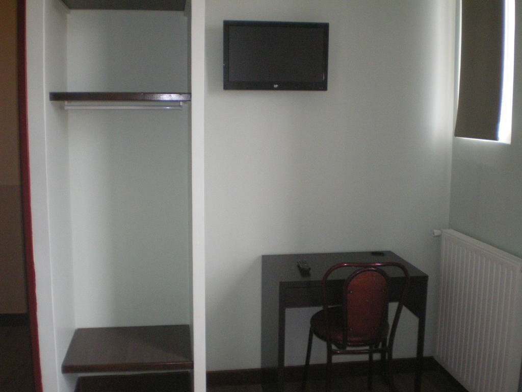 Hotel Le Bellevue - Paris Porte D'Orleans Cachan Habitación foto
